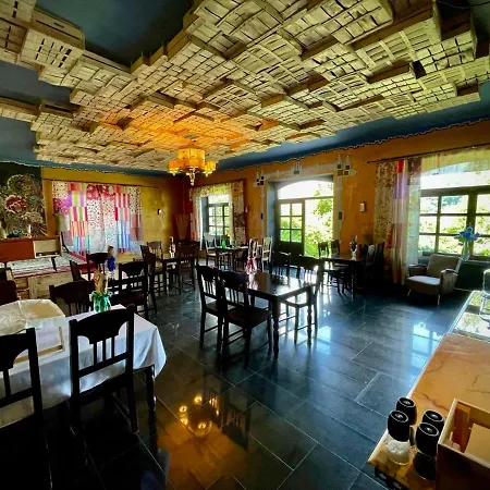 Hotel Haraburdi Recyclart 3*