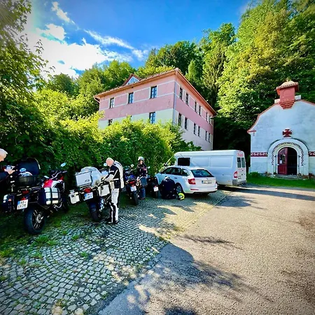Hotel Haraburdi Recyclart Kostelec nad Orlici