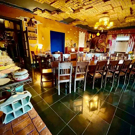 Hotel Haraburdi Recyclart