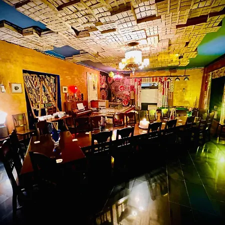 Hotel Haraburdi Recyclart