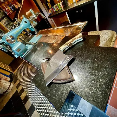 Hotel Haraburdi Recyclart 3*